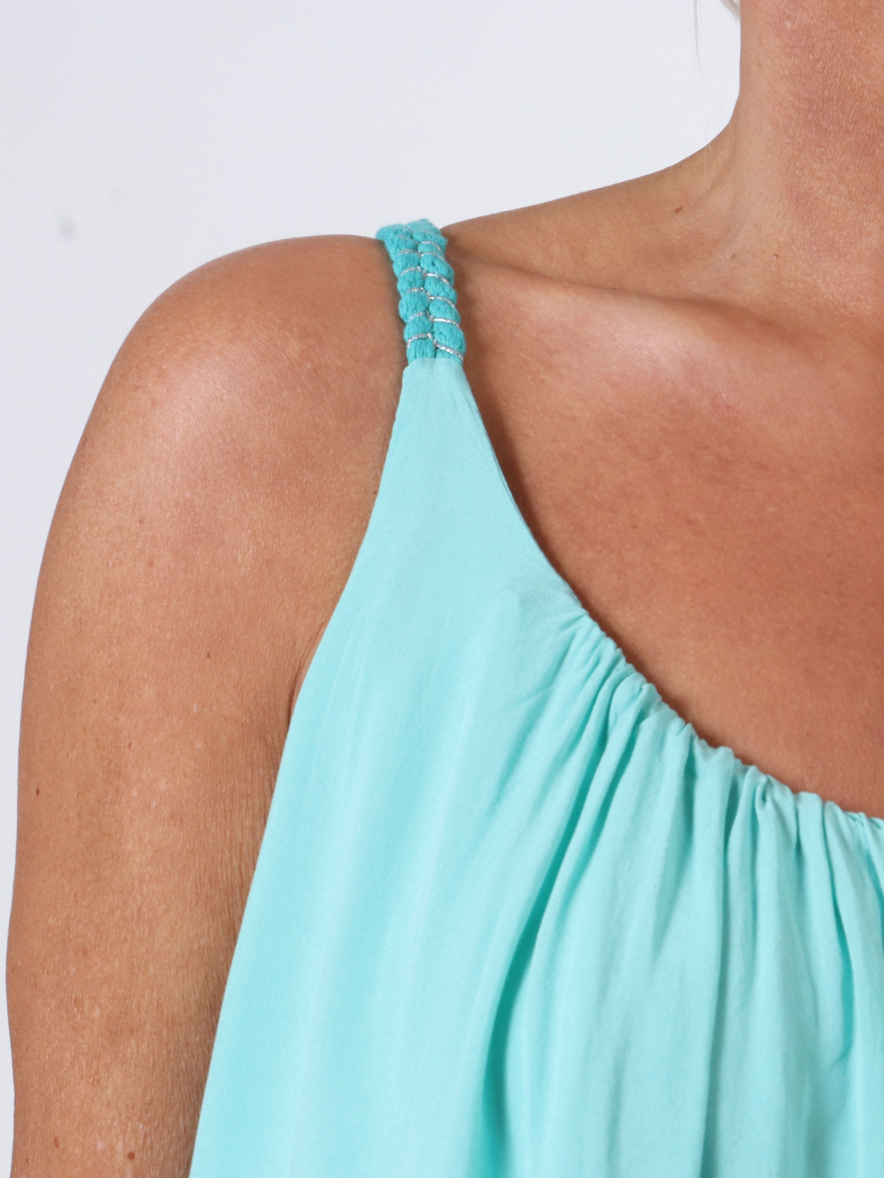 Asia Dress - Söt viskosklänning i plus size med flätade axelband